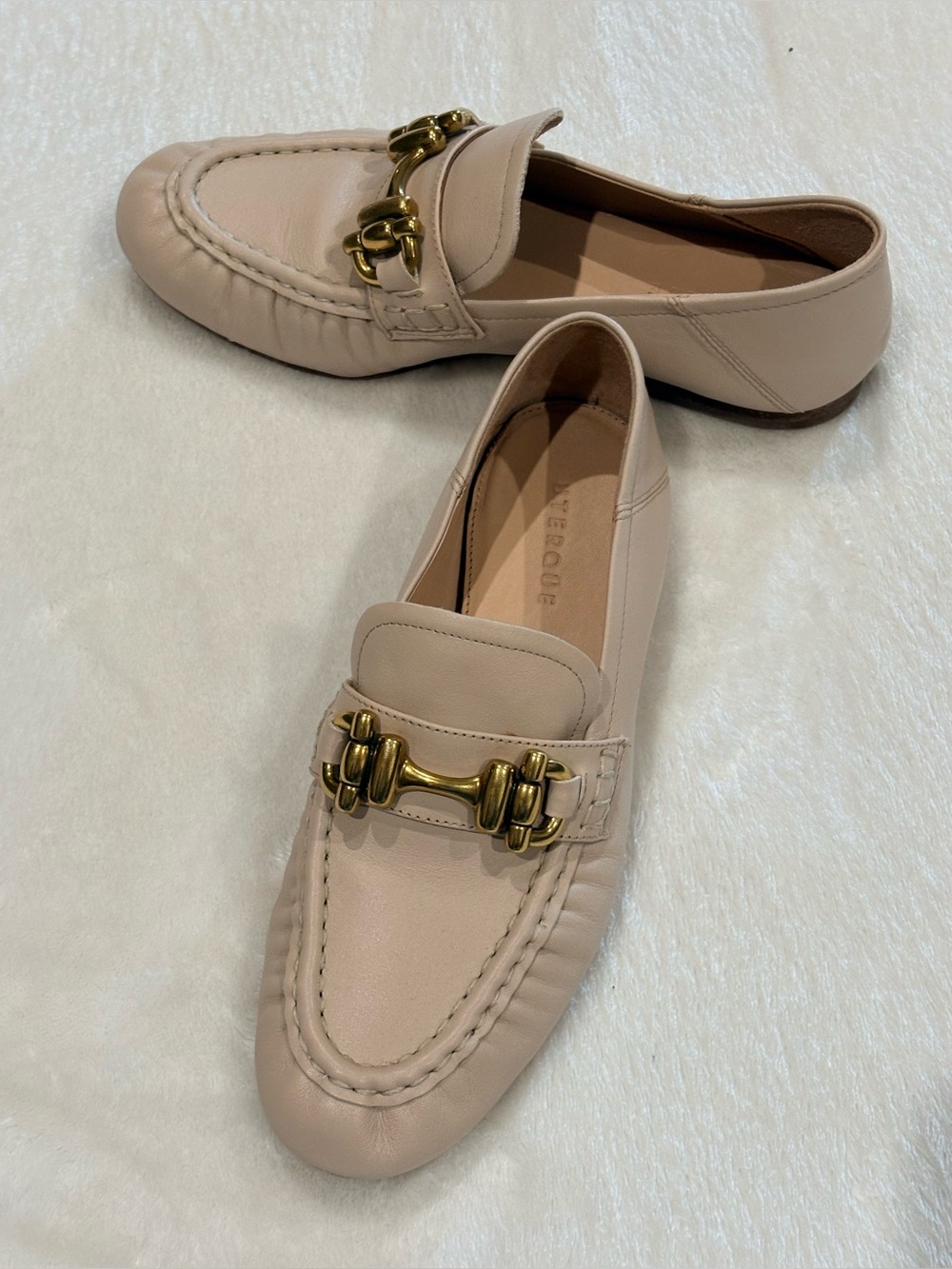 Uterqüe Beige Leather Loafers with Gold Bit